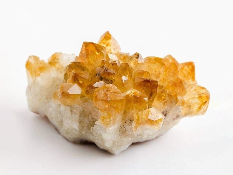 招財必備！黃水晶功效，擺放一次搞懂，讓財運滾滾來